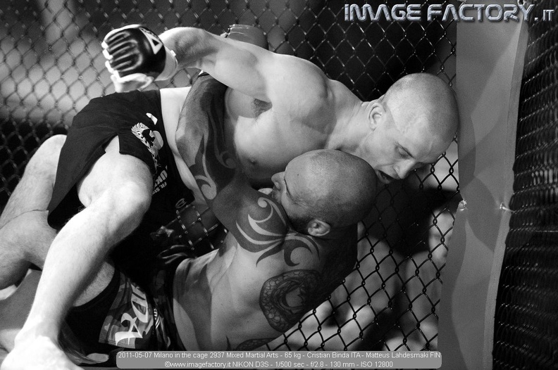 2011-05-07 Milano in the cage 2937 Mixed Martial Arts - 65 kg - Cristian Binda ITA - Matteus Lahdesmaki FIN.jpg